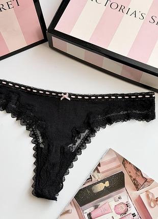 Котонові трусики стрінги з мереживом victoria’s secret
