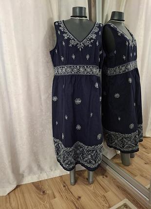 Красивое с вышивкой платье 👗