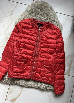 Жіночий яскравий мікропуховик від massimo dutti
