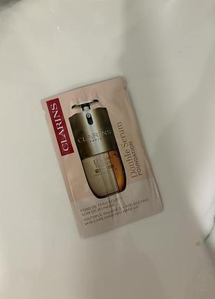 Одноразовий пробник (саше) антивікової тональної основи-сироватки clarins double serum foundation.