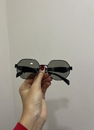Окуляри в стилі prada