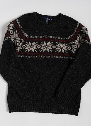 Стильний, чоловічий светр gant із виразним fair isle орнаментом у традиційному, скандинавськомустилі. темна основа доповнена контрастними сніжинками т