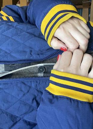 Куртка жіноча adidas бомбер 4