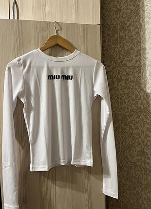 Лонгслів жіночий miu miu білий з написом