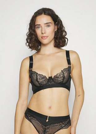Комплект женского белья бюстгальтер и трусики hunkemoller.