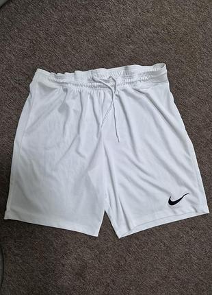 Тонкі шорти середньої довжини nike dri-fit