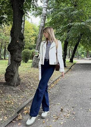 Куртка жіноча біла з екошкіри
