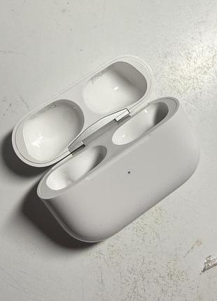 Аксесуари до навушників apple зарядний кейс airpods pro 1