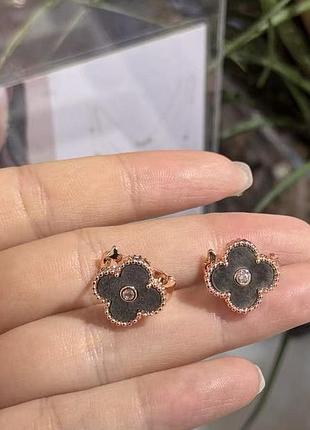Серьги с черным клевером из медицинского золота stainless steel