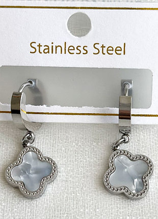Серьги с белым клевером из медицинского золота stainless steel