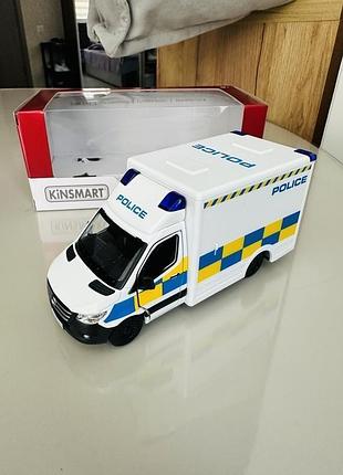 Іграшкова моделька kinsmart mersedes-benz cargo фургон поліція металева інерційна біла