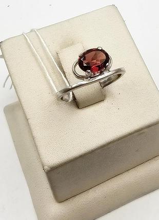 Кольцо серебряное с гранатом 17 2,12 г