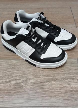 Кросівки чоловічі tommy jeans leather 2.0 чорно-білі