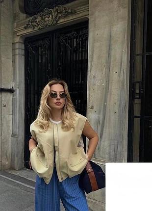 Класний стильний жіночий жилет