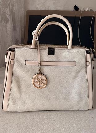Жіноча сумка guess бежева з брелоком