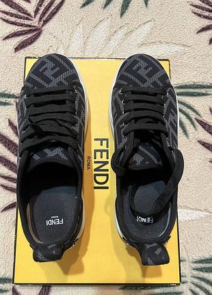 Кросівки жіночі fendi чорні з сірим візерунком