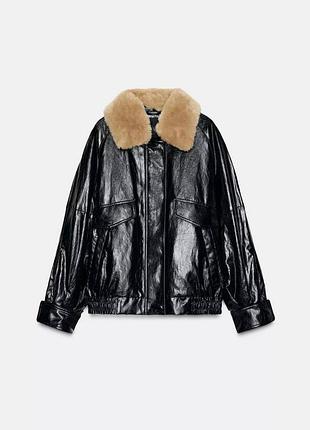 Жіноча куртка бомбер з глянцевим ефектом з штучним хутром zara