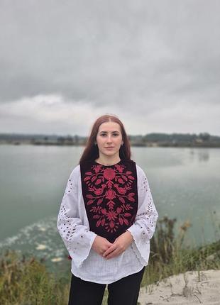Вишита манішка та вишита сорочка рішельє