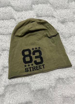 Шапка дитяча хакі з принтом 83 street