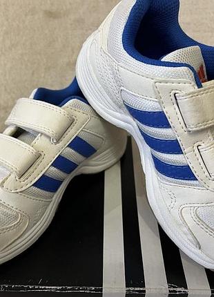 Кросівки дитячі adidas білі з синім, розмір 28, довжина устілки 17-17,5 см