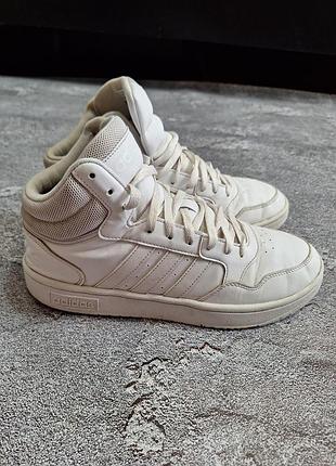 Продам високі білі кросівки adidas у кросівки adidas hoops mid 3.0 / high — розмір 42 (26.5 см)