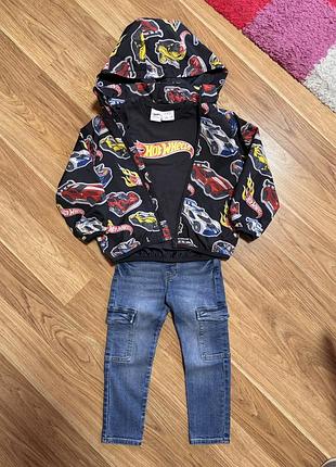 Zara та h&m hot wheels (лонгслів, джинси, вітровка) комплект для хлопчика з машинками 98/104