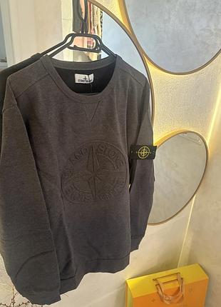 Класний світшот від бренду stone island
