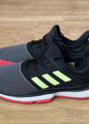 Кроссовки adidas оригинал в идеальном состоянии 37,5 размер