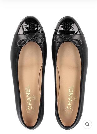 Балетки chanel
classic ballerinas black patent cap