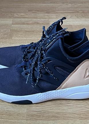 Кроссовки reebok в отличном состоянии 40 размер