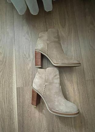 Жіночі ботильйони zara бежеві, розмір 38, замша