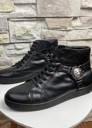 Чоловічі кеди versus versace