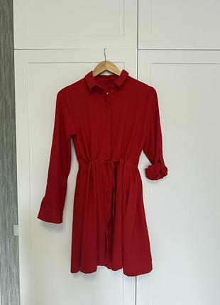 Коротка жіноча сукня червона