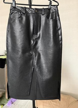 Спідниця zara! еко шкіра під рептилію, крокодил!