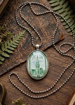 ​🏷️ винтажный кулон с настоящей почтовым маркой новой зеландии (1950 г.)