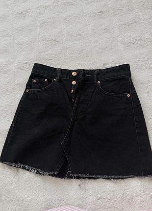 Чорна джинсова спідниця bershka