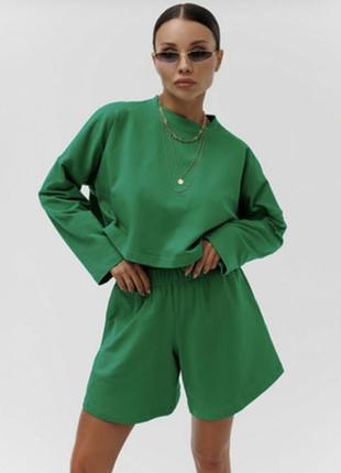 Яркий стильный костюм на каждый день