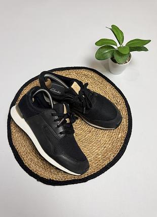 Жіночі кросівки clarks
