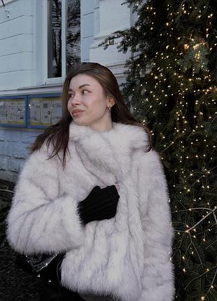Жіноча шуба, коротка, світла