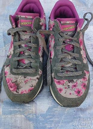 Кросівки для дівчинки skechers різнокольорові з квітковим принтом
