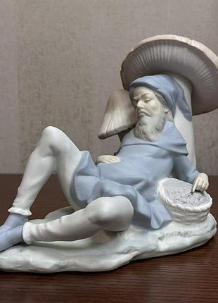 Фарфоровая статуэтка nao (by lladro) «спящий эльф».