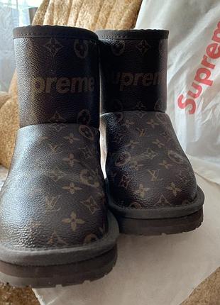 Жіночі уггі louis vuitton x supreme