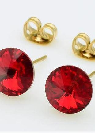 Сережки з червоними кристалами swarovski. розмір 8 мм, медзолото, медичне золото xuping