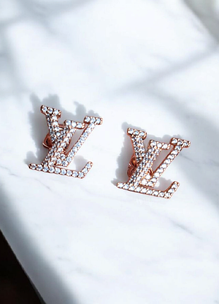 Сережки lv з медичного золота stainless steel, xuping