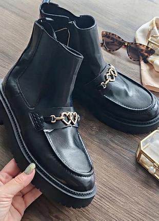 Черевики від zara