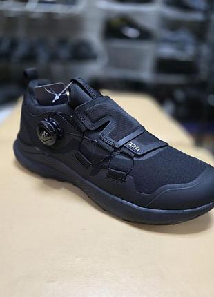 Кроссовки от бренда adidas