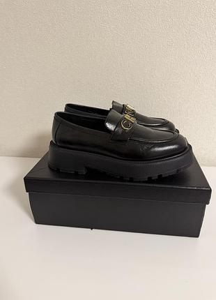 Лоферы chanel leather 38(24cm) bottega