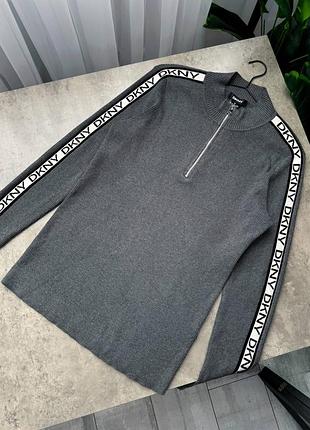 Джемпер сірого кольору dkny