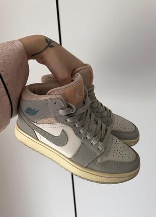 Кросівки жіночі nike сіро-рожеві