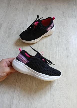 Кросівки на дівчинку skechers оригинал.